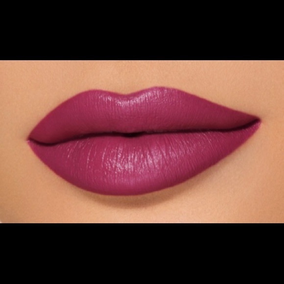 Kylie’s - Karma / Velvet Lipstick 💄 - Picture 1 of 3